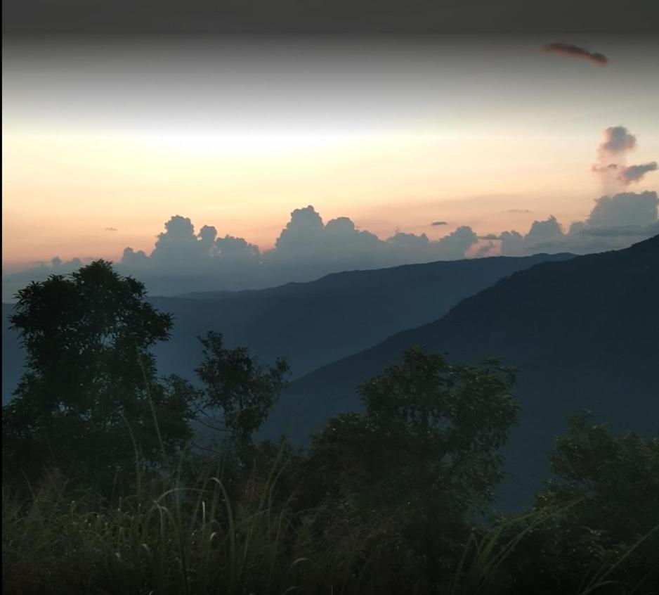 Breiancy Holiday Inn Cherrapunji Eksteriør bilde
