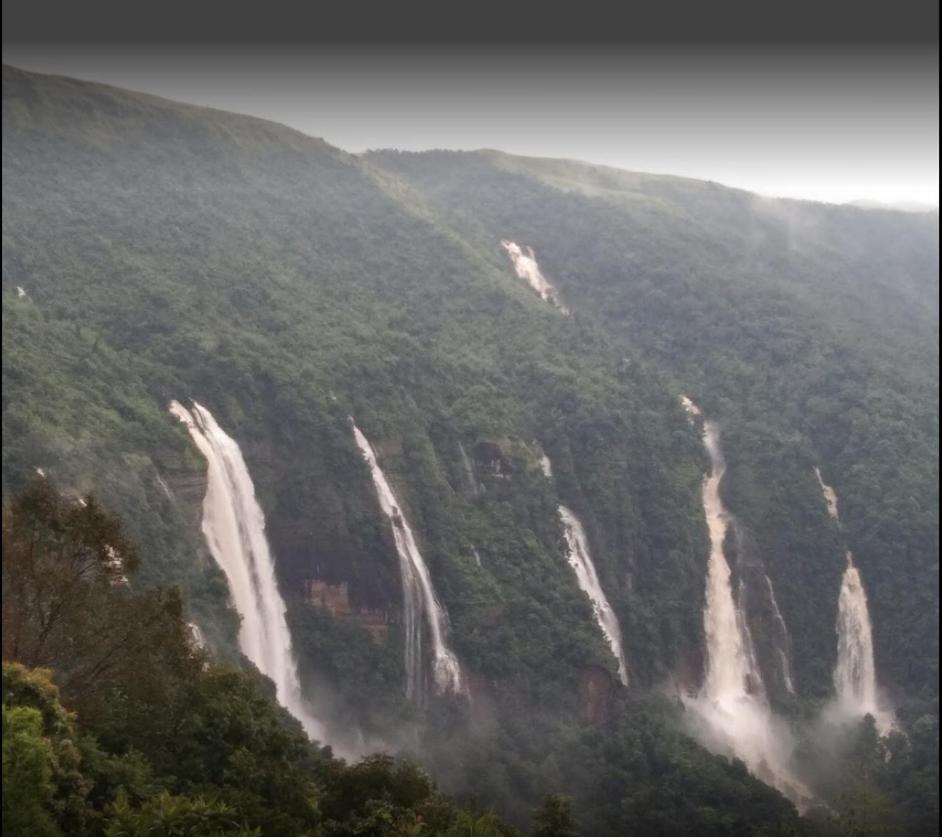 Breiancy Holiday Inn Cherrapunji Eksteriør bilde