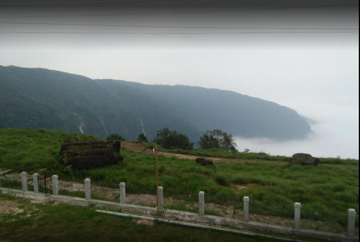 Breiancy Holiday Inn Cherrapunji Eksteriør bilde