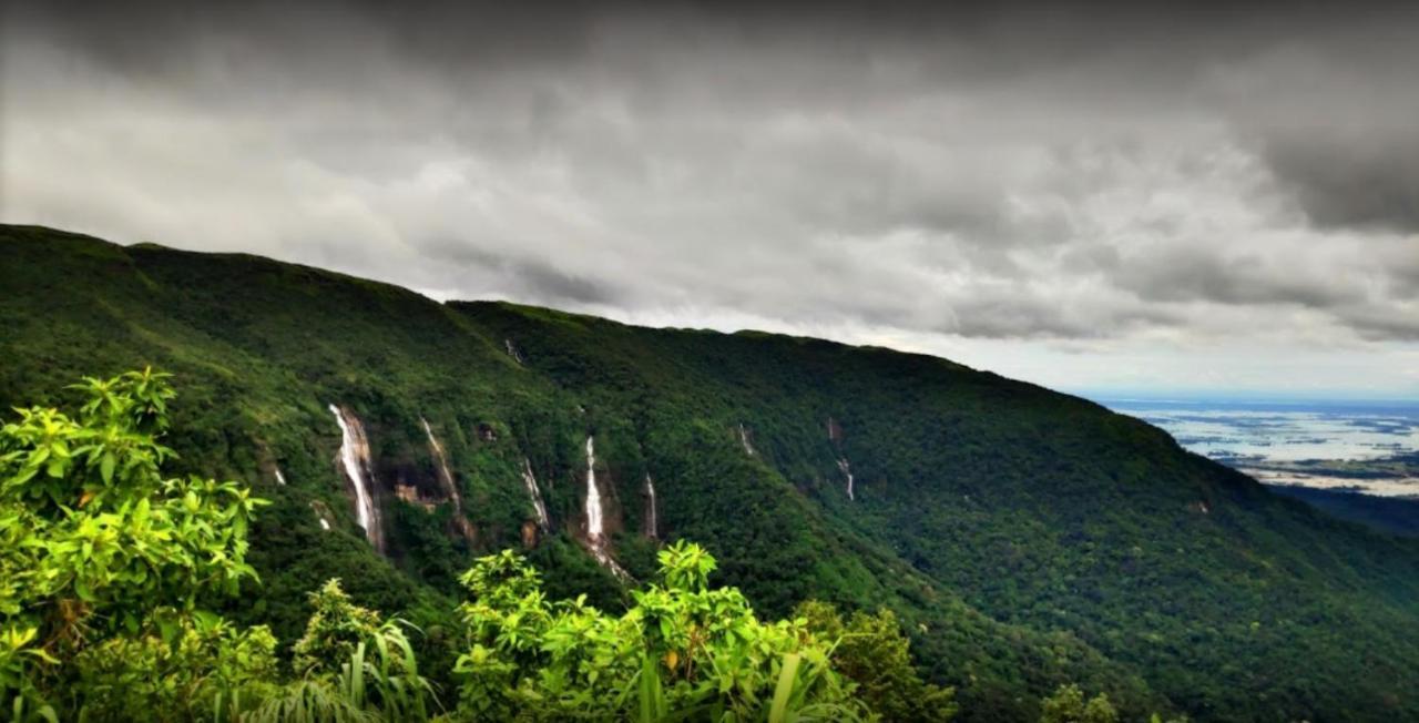 Breiancy Holiday Inn Cherrapunji Eksteriør bilde